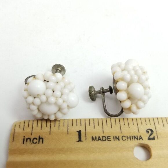 Vintage White Beaded Cluster Clip On Earrings, Floral Shape, Retro Estate - Picture 4 of 5